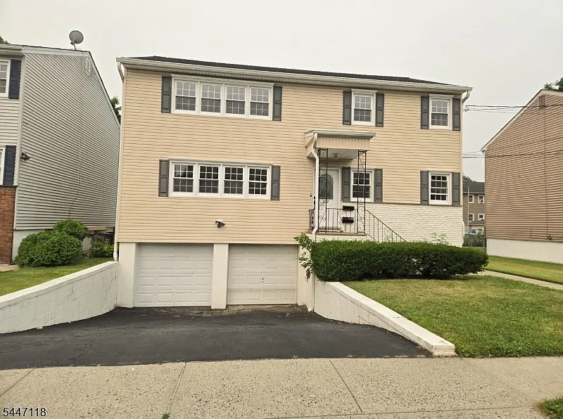 832 Dewey St