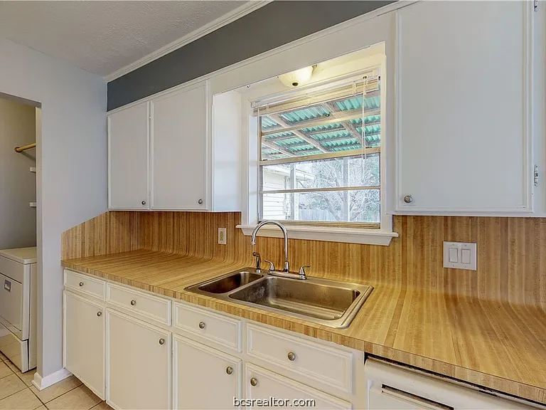 1107 Braeswood Dr — Photo 5