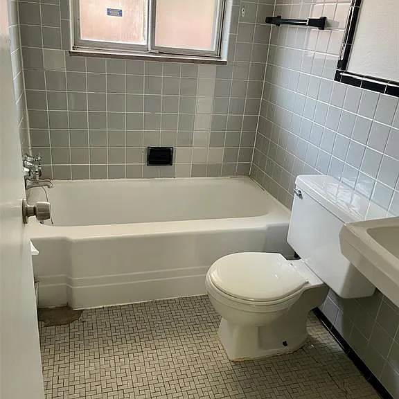 474 W Marshall St — Photo 6