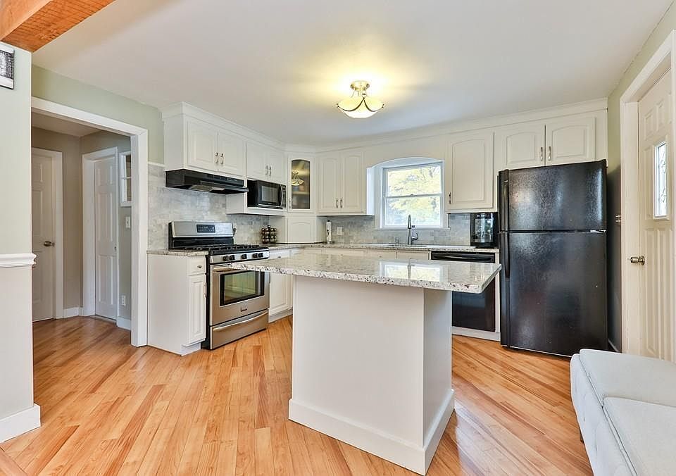 573 Common St, Walpole, MA 02081 Zillow