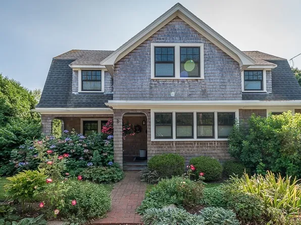 3 Grapevine Rd, Gloucester, MA 01930