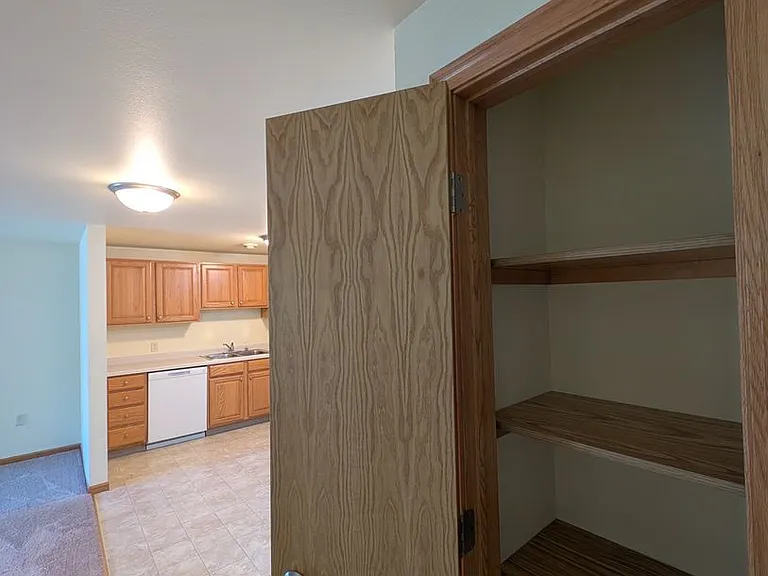 Pheasant Run Apartments — Photo 21
