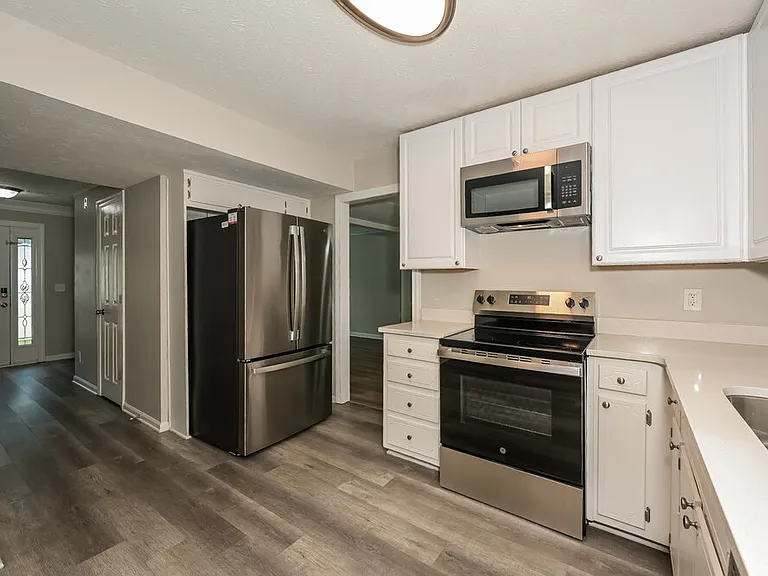1070 Hunters Creek Ct — Photo 8