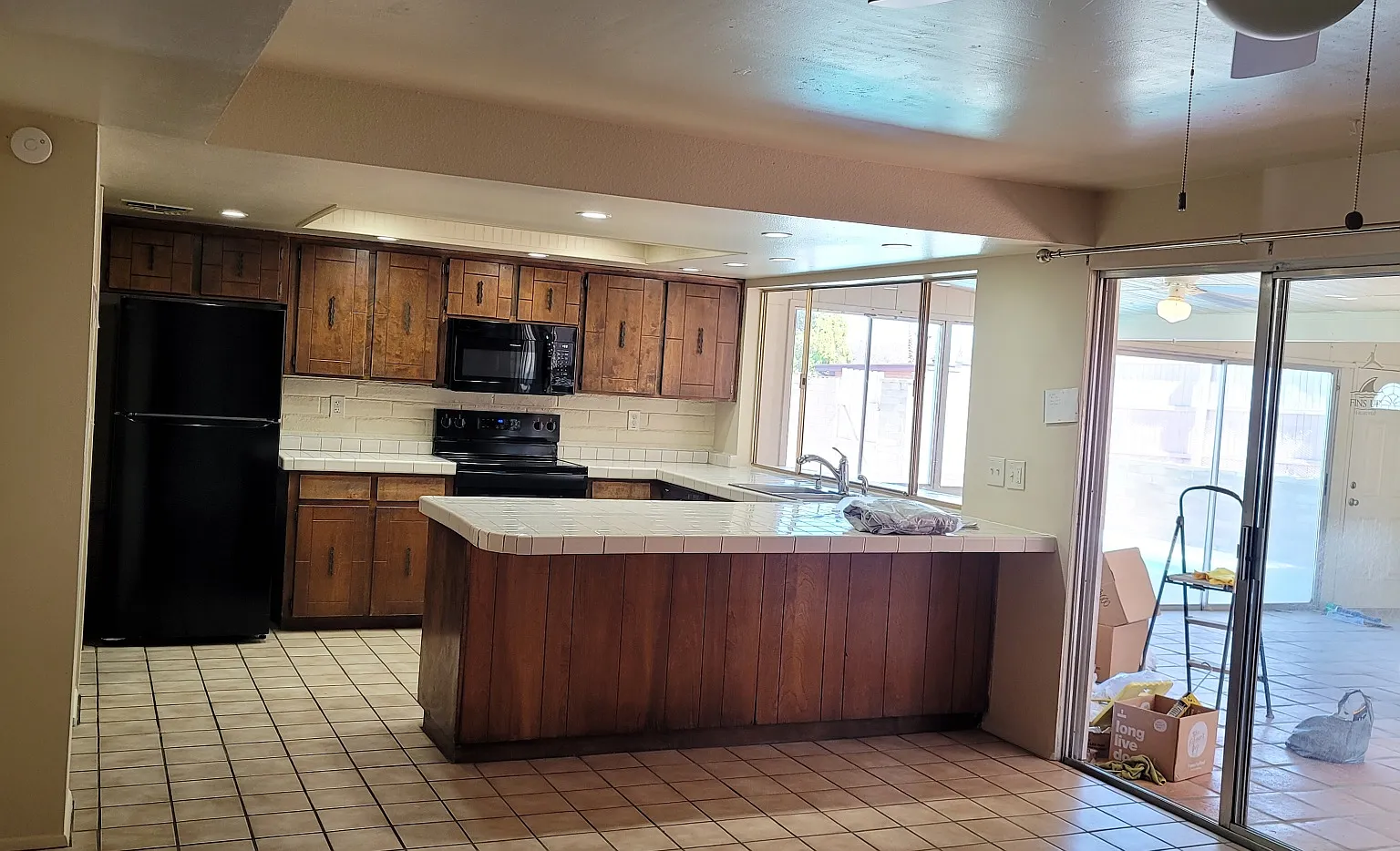 6 bed, 2300 sqft, $3,200 — Photo 4