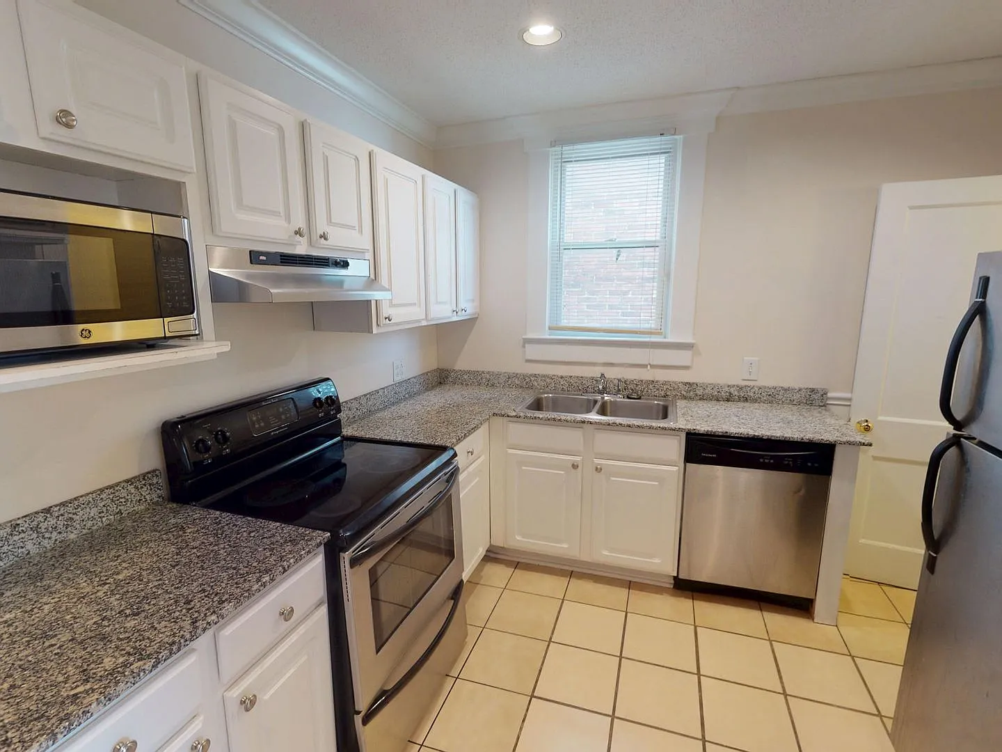 166 & 168 E. 11th Ave. SK — Photo 3