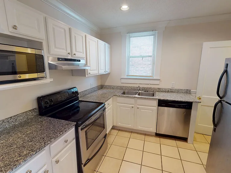 166 & 168 E. 11th Ave. SK — Photo 3