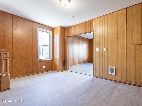 5th image of 26 E Elm St