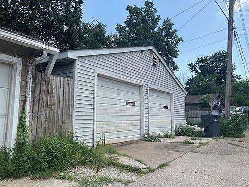 5th image of 515 S Gunnison St