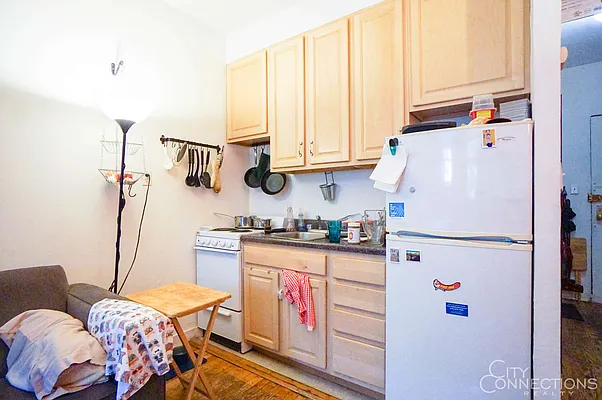 Rented by City Connections Realty | media 10