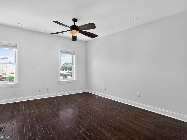 2623 Emerald St — Photo 12