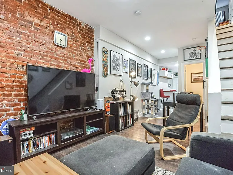 1814 E Albert St — Photo 5