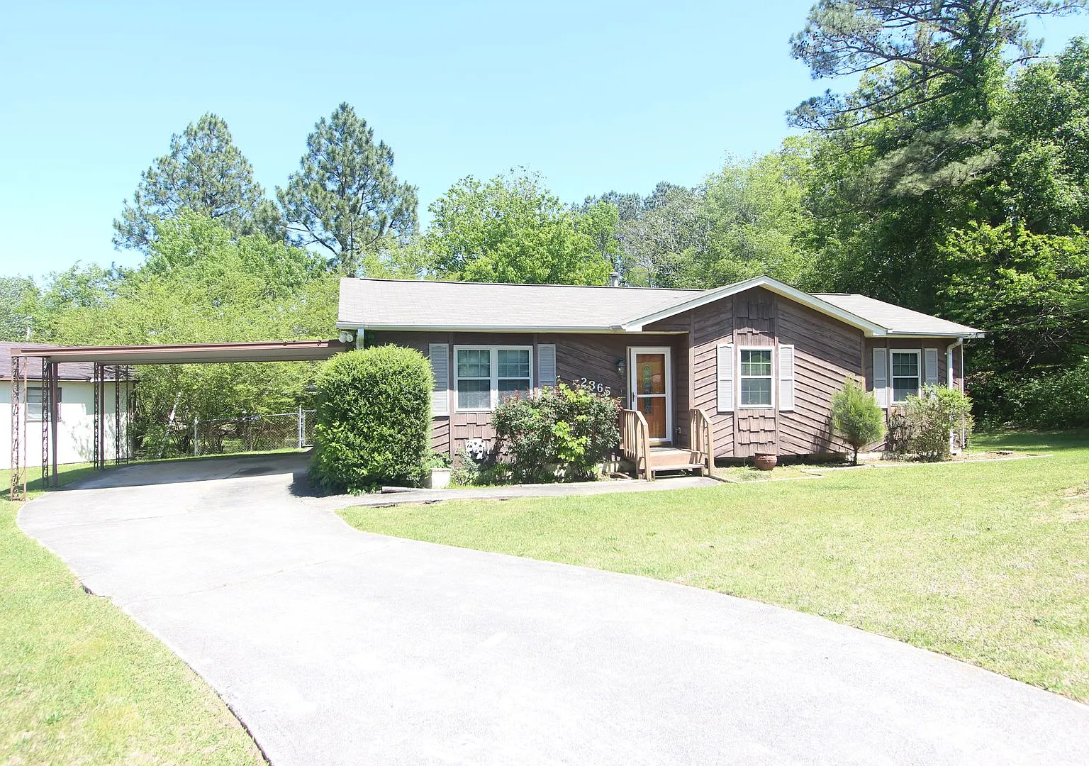 New On The Market with Fresh Updates!! Better Hurry!! — Photo 2