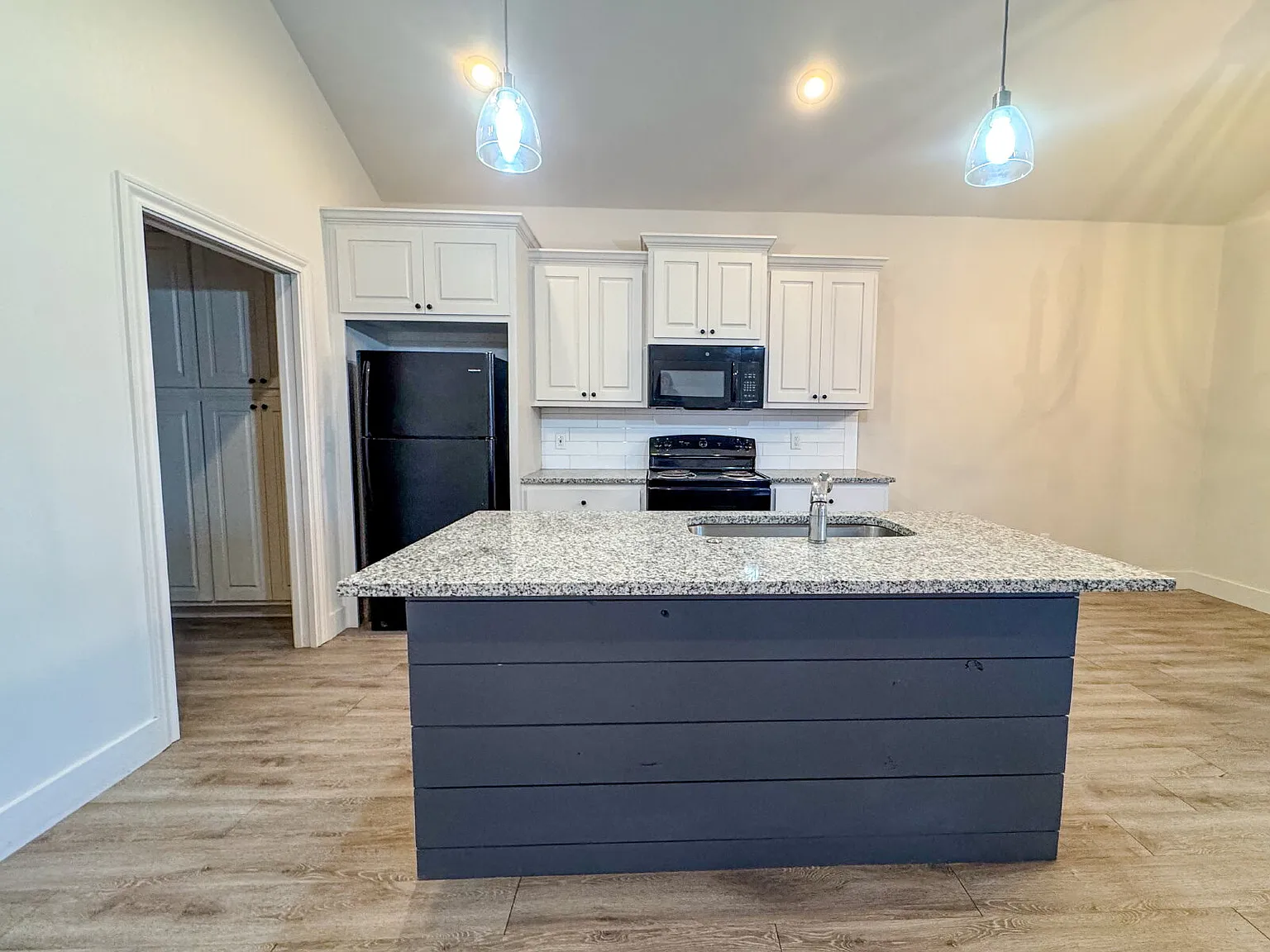 3 bed, 2.0 bath, 1523 sqft, $1,495 — Photo 3