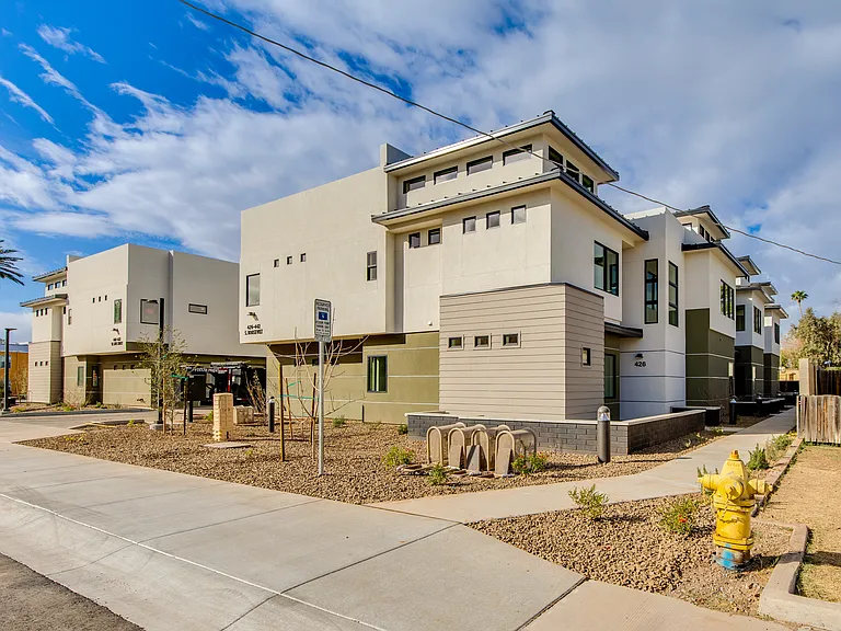 610 W 5th St — Photo 24