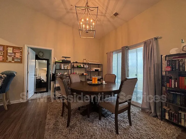 207 Fullford Ln #202 — Photo 5