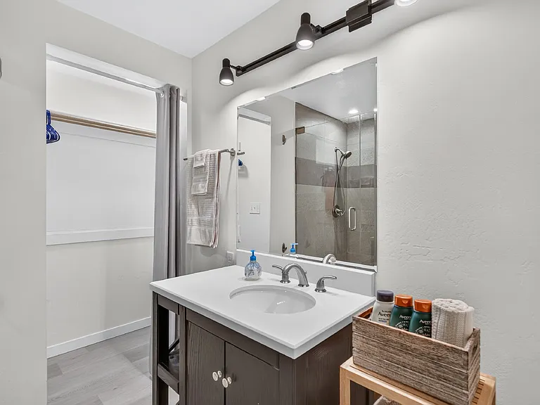 1079 Bellview Ave — Photo 12