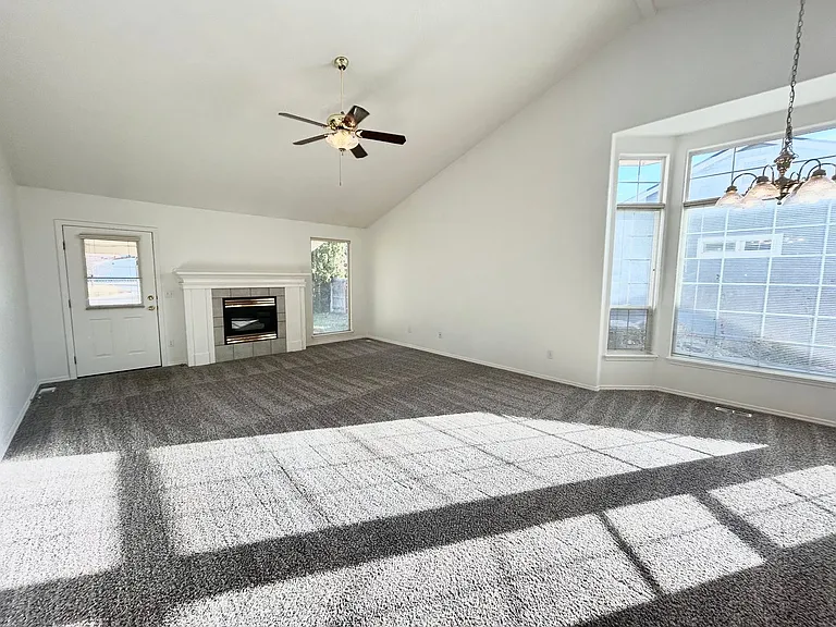 4650 N Date Palm Ave — Photo 3