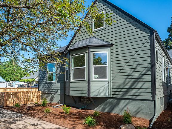 3rd image of 8413 NE Hassalo St