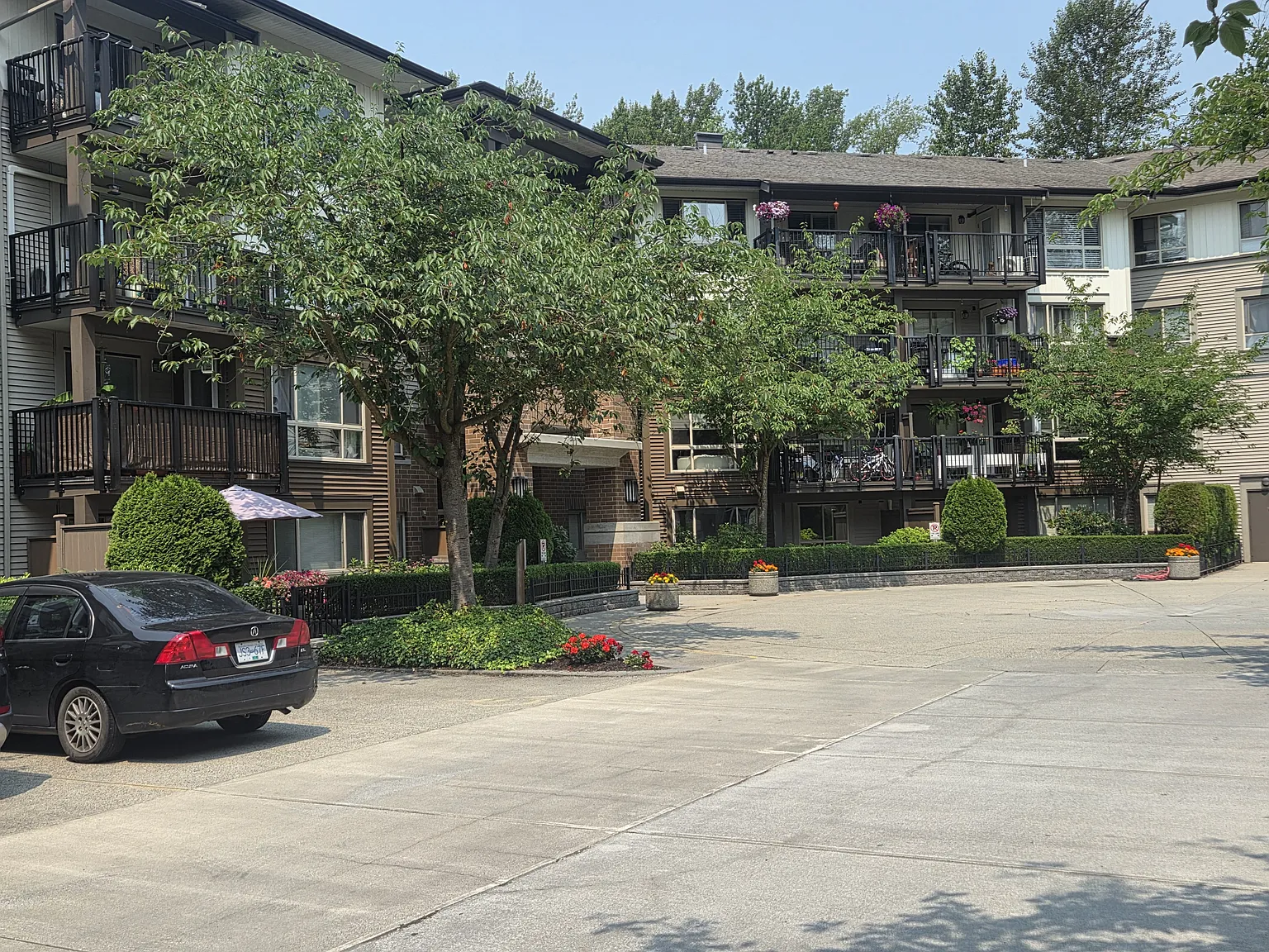 2 bed, 1070 sqft, $2,400 — Photo 1
