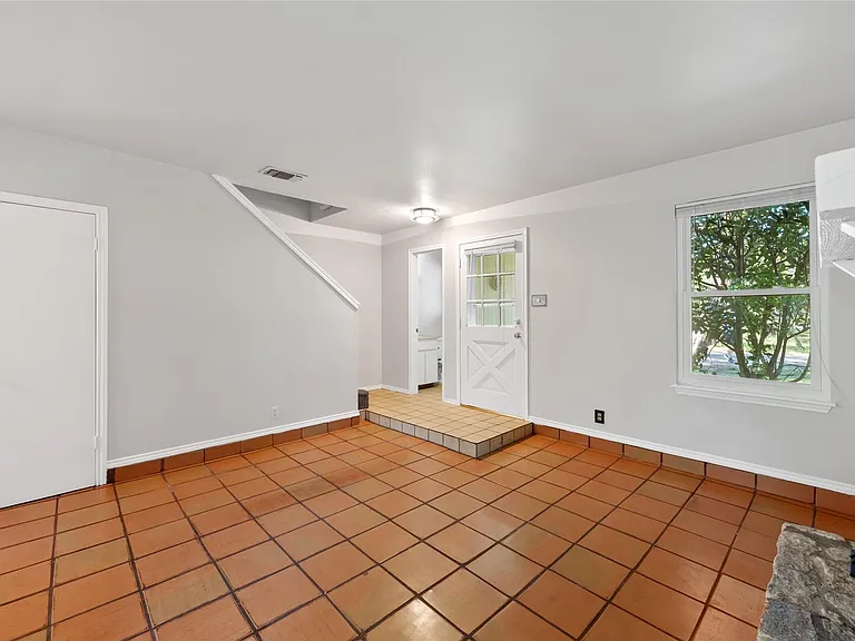 10006 Wildflower Ln #A — Photo 6