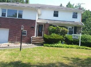 126 Meadow St, Garden City, NY 11530