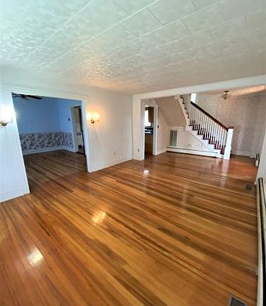 5th image of 33282 Grant St