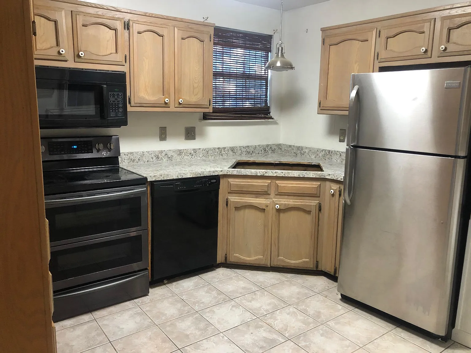 3 bed, 1888 sqft, $1,800 — Photo 3