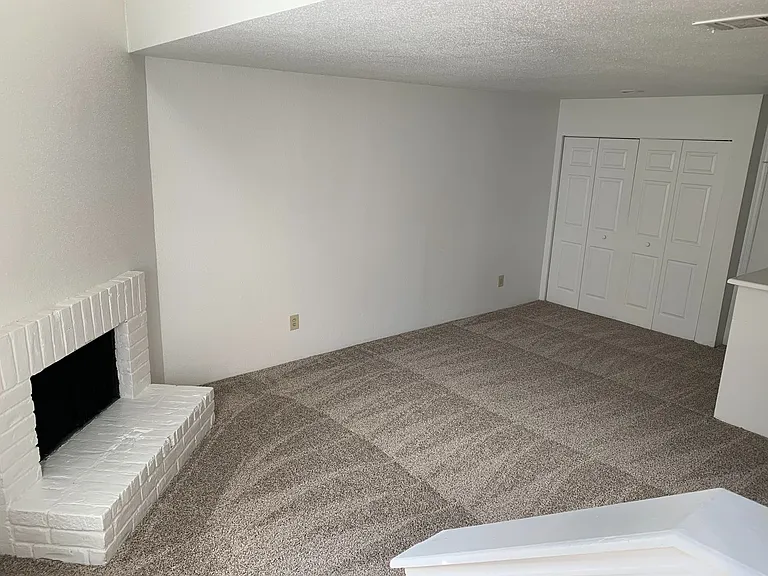 Emerald Cove Apartments — Photo 46