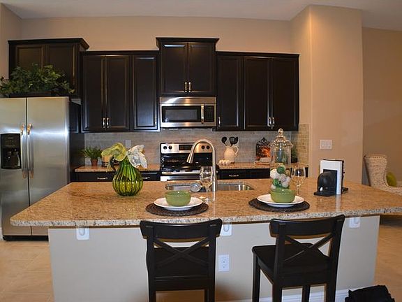 3rd image of 2748 Lobelia Dr
