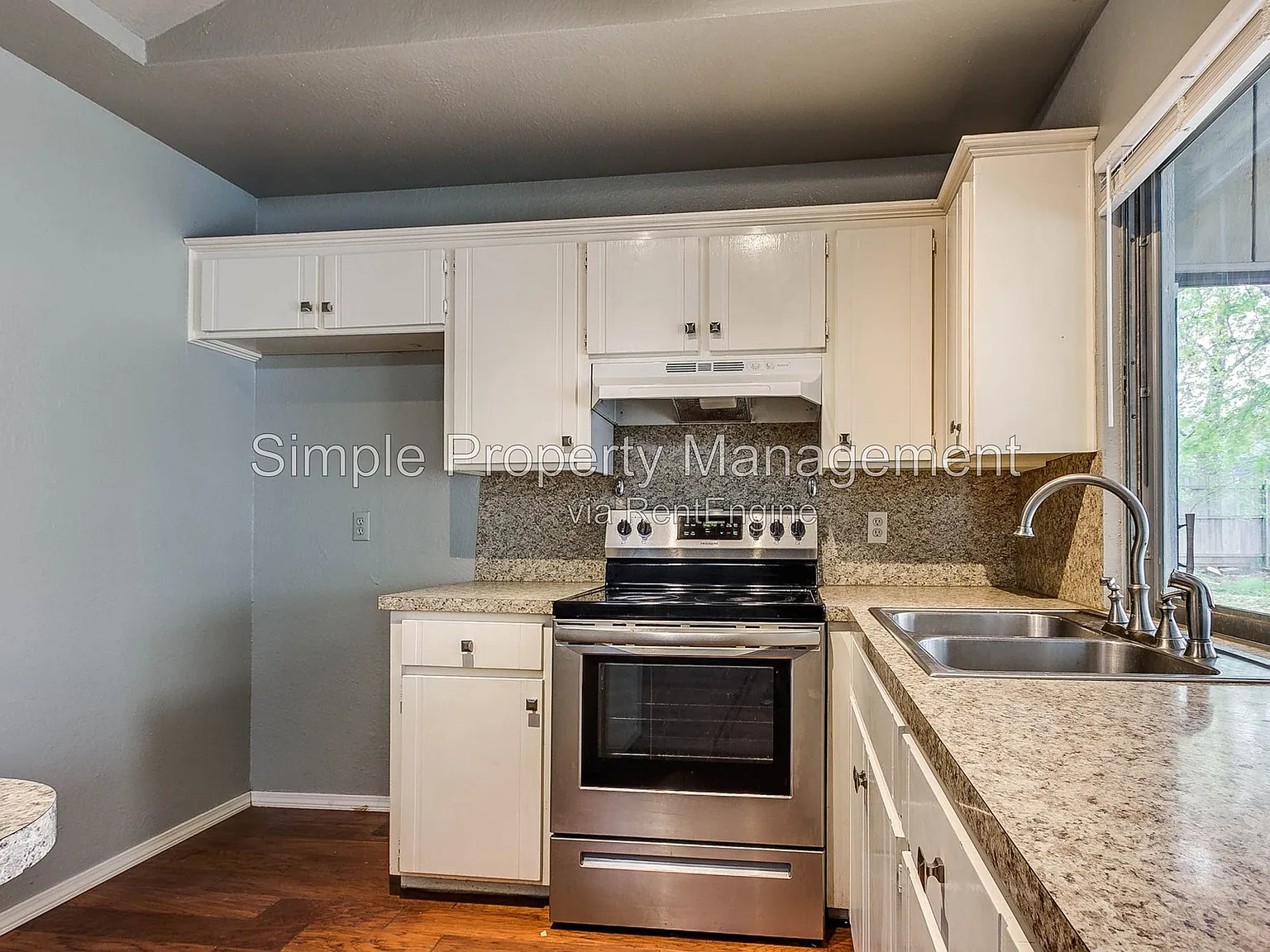 3 bed, 2.0 bath, 1360 sqft, $1,595 — Photo 3