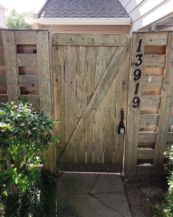 1st image of 13919 Hollowgreen Dr