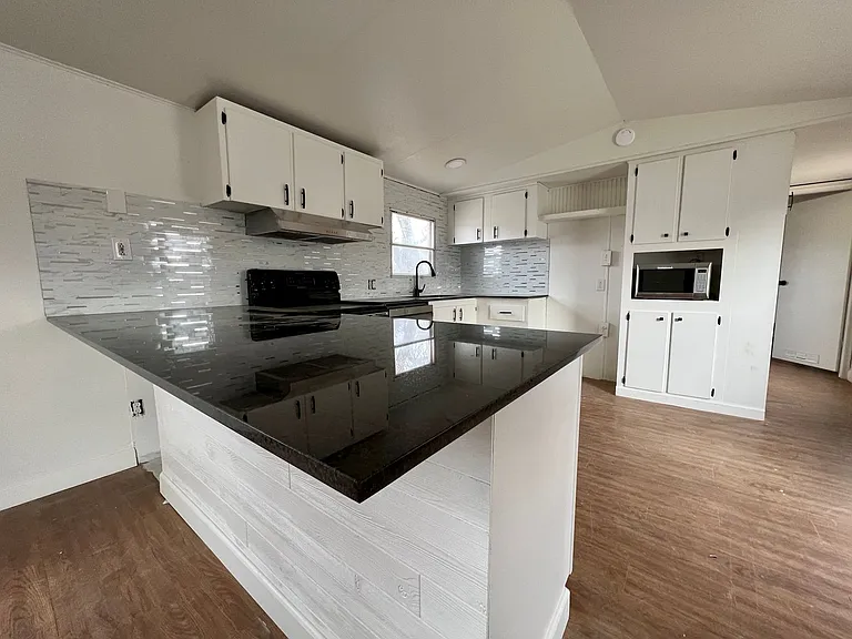 3201 E Don Tyson Pkwy #B — Photo 2