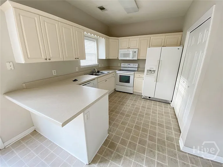 93 Cypress Pointe Dr — Photo 16