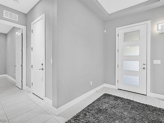 3rd image of 6017 Silvalde Ln