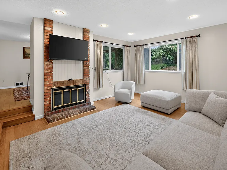 14120 NE 7th Pl #3 — Photo 8