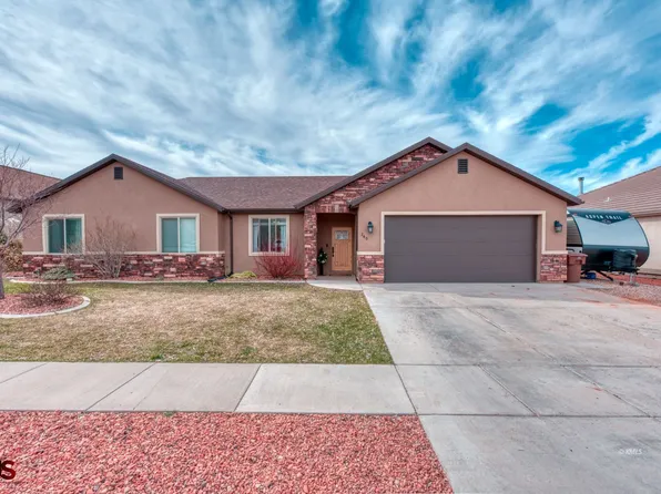 240 E Plum Tree Dr, Kanab, UT 84741