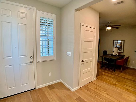 3rd image of 899 Amanecer Dr