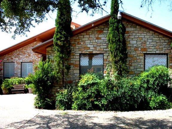 4th image of 521 Oakland Hills Ln