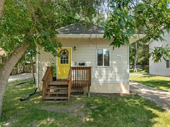 902 4th Ave NW, Minot, ND 58703