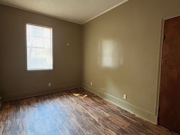 5th image of 803 Walnut St