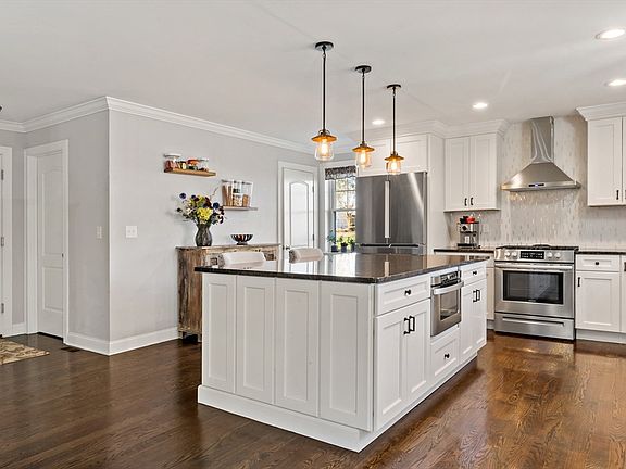 5th image of 1026 Tremont St