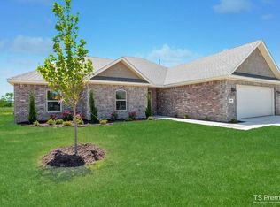909 Hancock St, Prairie Grove, AR 72753