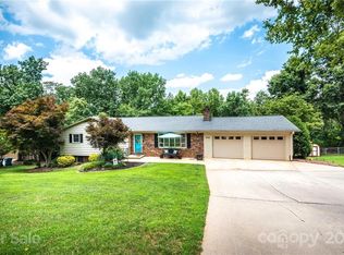 331 Skyline Rd, Hickory, NC 28601