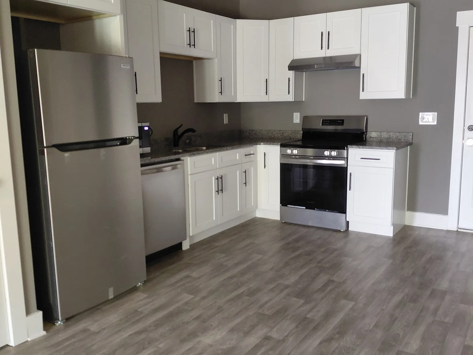 2 bed, 850 sqft, $1,200 — Photo 2