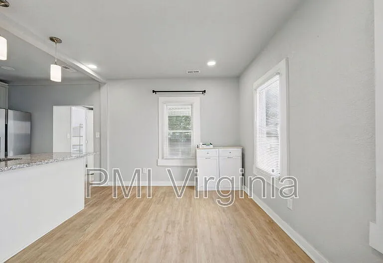 1035 W 36th St — Photo 12