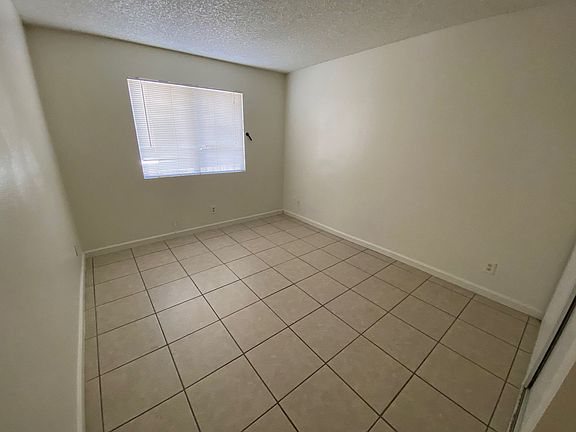5th image of 917 Bridgewater St #B