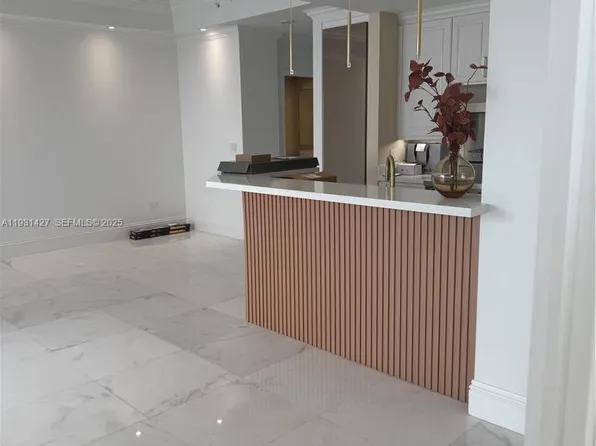 848 Brickell Key Dr #Penthouse 4003, Miami, FL 33131