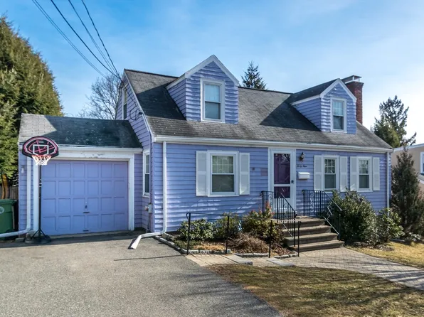 44 Pilgrim Rd, Watertown, MA 02472