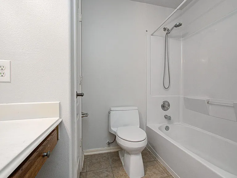 21922 Catoosa Dr — Photo 36