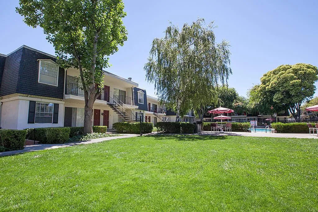 Normandy Park Apartments — Photo 3